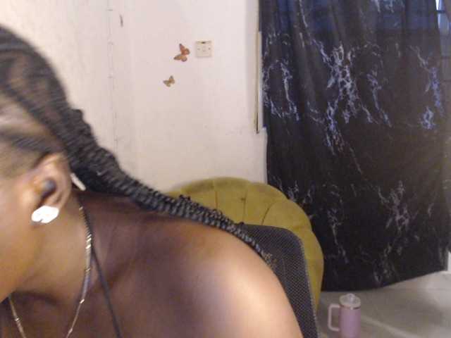 Eboni-hotboobs live cam on BongaCams