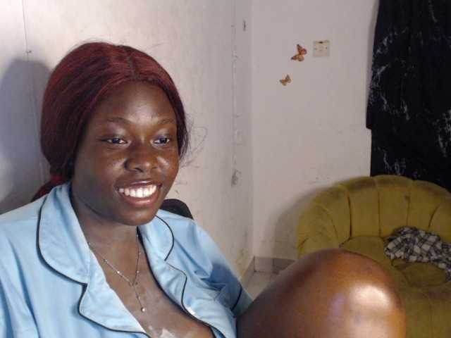 Eboni-hotboobs live cam on BongaCams
