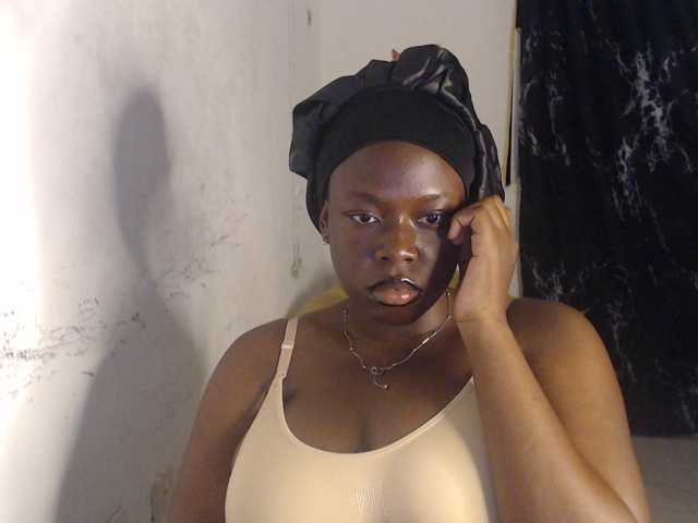 Eboni-hotboobs live cam on BongaCams