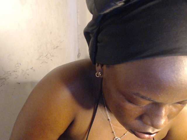 Eboni-hotboobs live cam on BongaCams