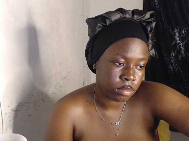 Eboni-hotboobs live cam on BongaCams
