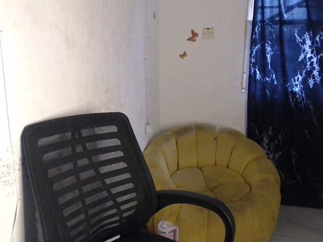 Eboni-hotboobs live cam on BongaCams