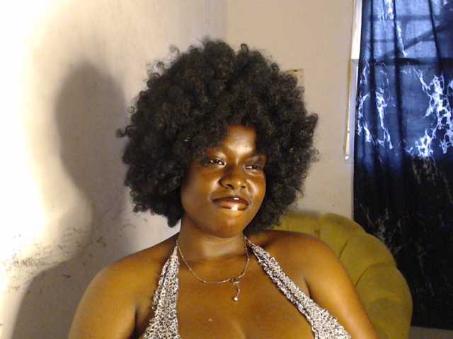 Eboni-hotboobs live cam on BongaCams