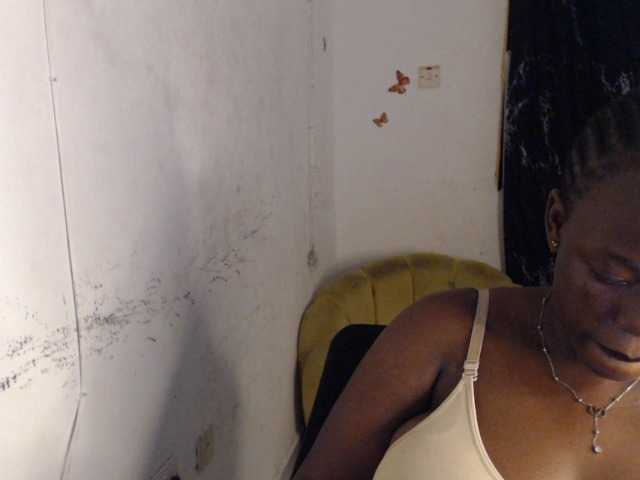 Eboni-hotboobs live cam on BongaCams