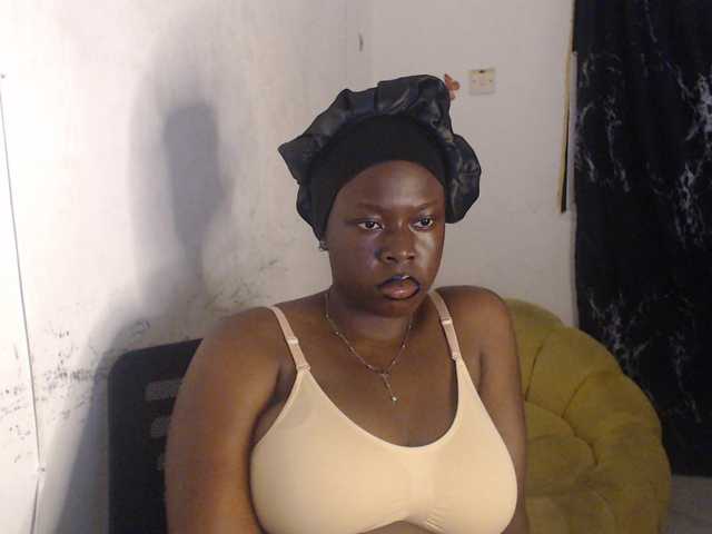 Eboni-hotboobs live cam on BongaCams