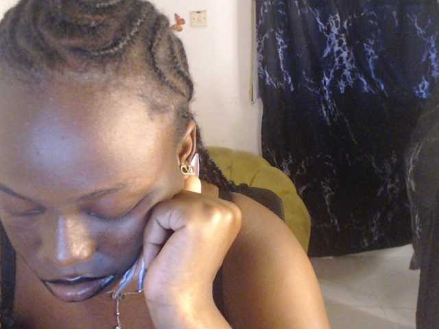 Eboni-hotboobs live cam on BongaCams