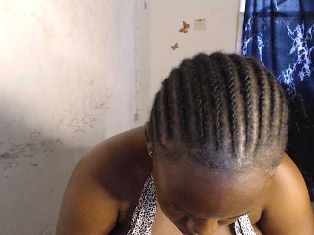 Eboni-hotboobs live cam on BongaCams