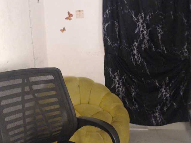 Eboni-hotboobs live cam on BongaCams