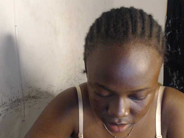 Eboni-hotboobs live cam on BongaCams