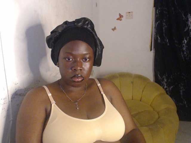 Eboni-hotboobs live cam preview