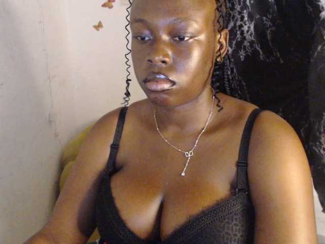 Eboni-hotboobs live cam on BongaCams
