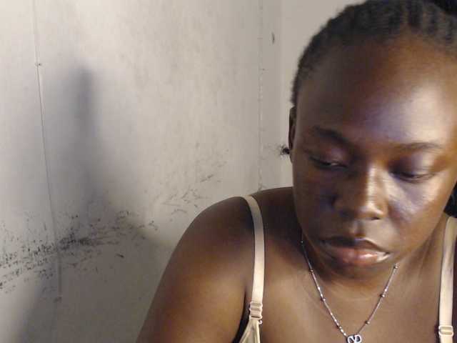 Eboni-hotboobs live cam on BongaCams