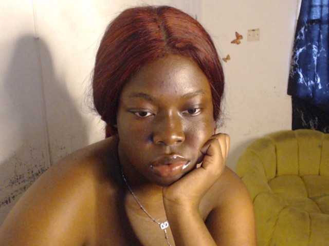 Eboni-hotboobs live cam on BongaCams