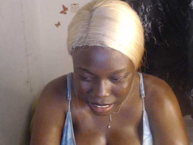 Eboni-hotboobs live cam on BongaCams