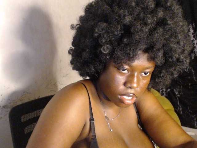 Eboni-hotboobs live cam on BongaCams