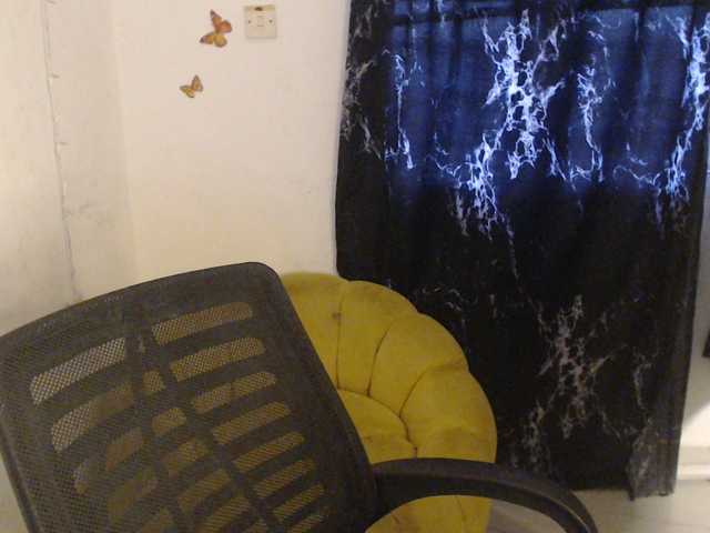 Eboni-hotboobs live cam on BongaCams