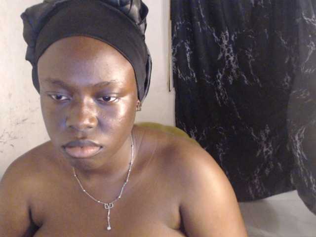 Eboni-hotboobs live cam on BongaCams