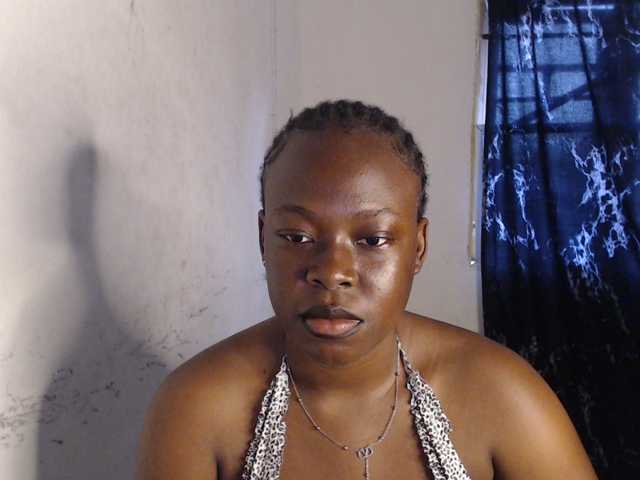 Eboni-hotboobs live cam on BongaCams