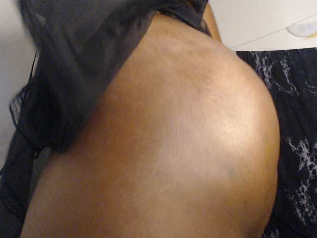 Eboni-hotboobs live cam on BongaCams