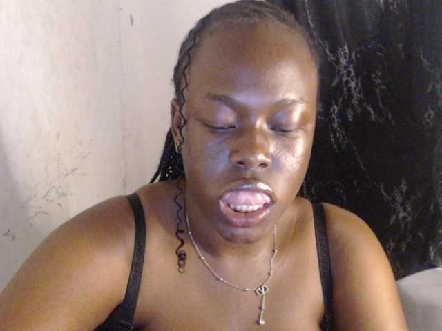 Eboni-hotboobs live cam on BongaCams