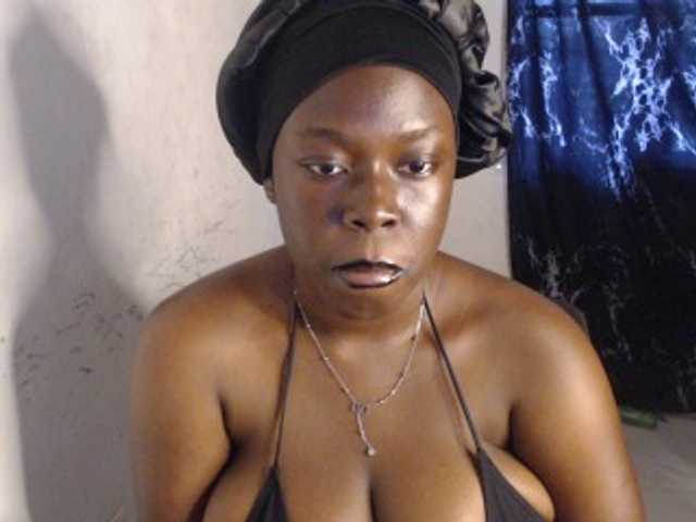 Eboni-hotboobs