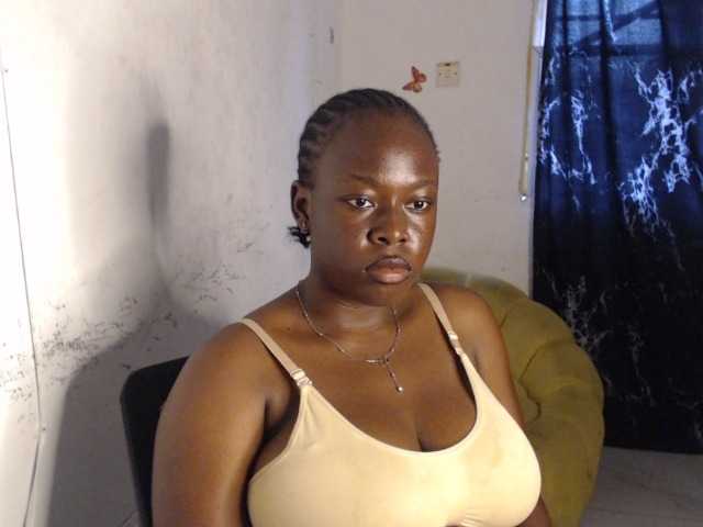 Eboni-hotboobs live cam on BongaCams