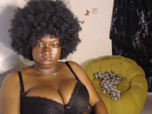 Eboni-hotboobs live cam on BongaCams