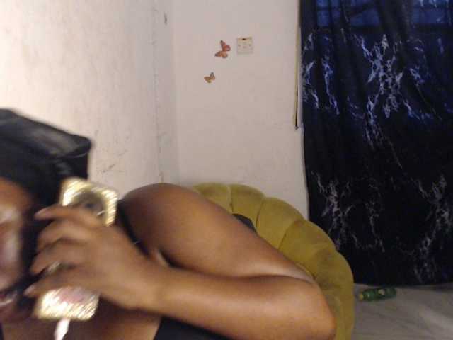 Eboni-hotboobs live cam on BongaCams