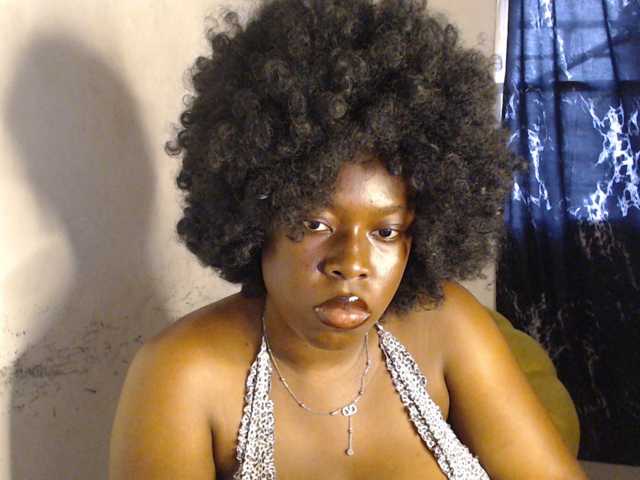 Eboni-hotboobs live cam on BongaCams