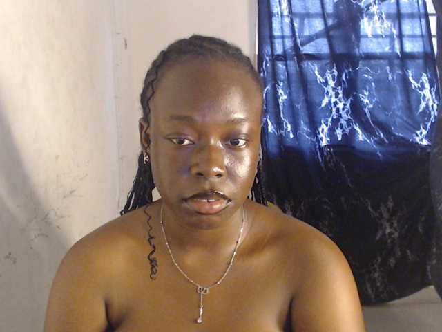 Eboni-hotboobs live cam on BongaCams