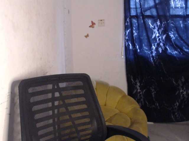 Eboni-hotboobs live cam on BongaCams