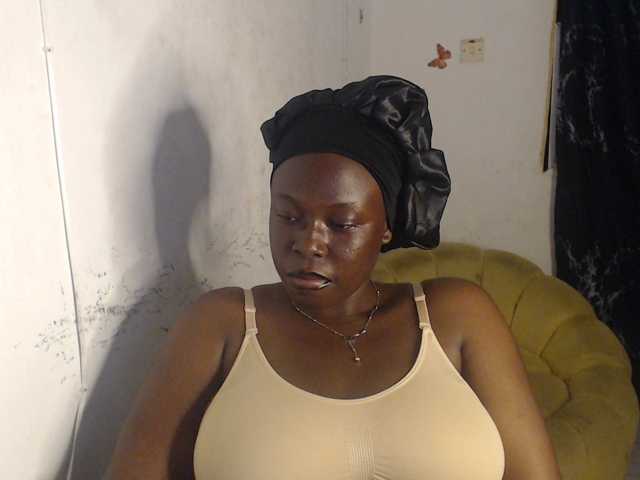 Eboni-hotboobs live cam on BongaCams