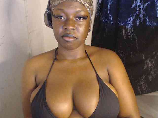 Eboni-hotboobs webcam