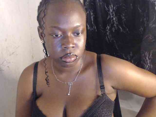 Eboni-hotboobs webcam