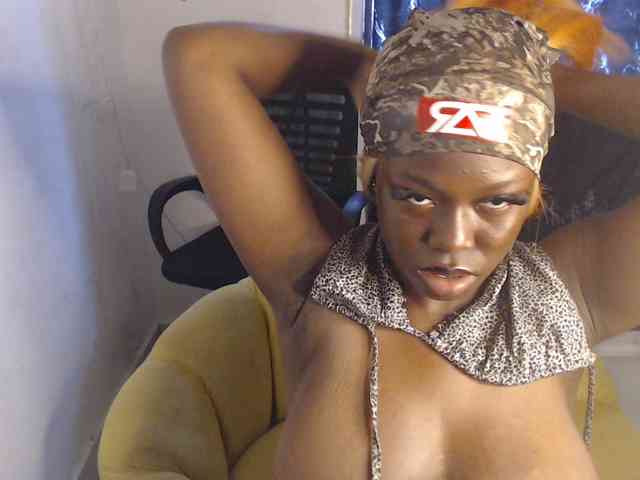 Eboni-hotboobs webcam