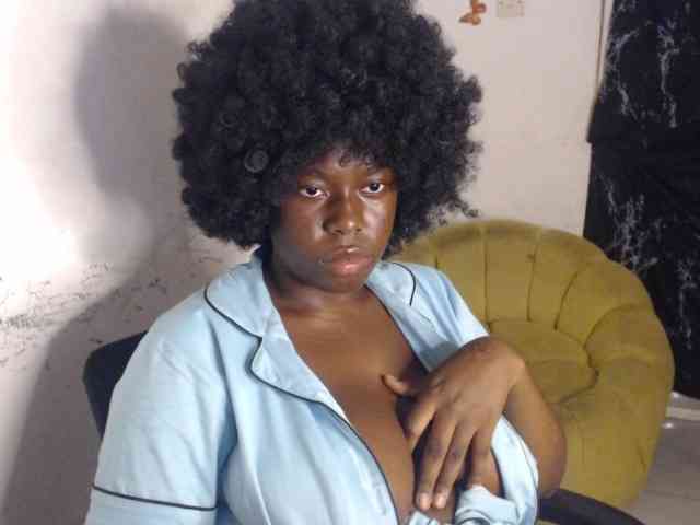 eboni-hotboobs's live room