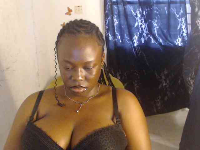 Eboni-hotboobs webcam