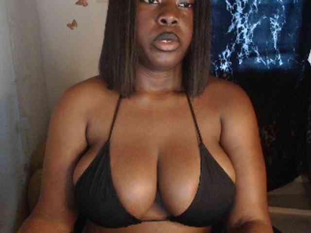 Eboni-hotboobs