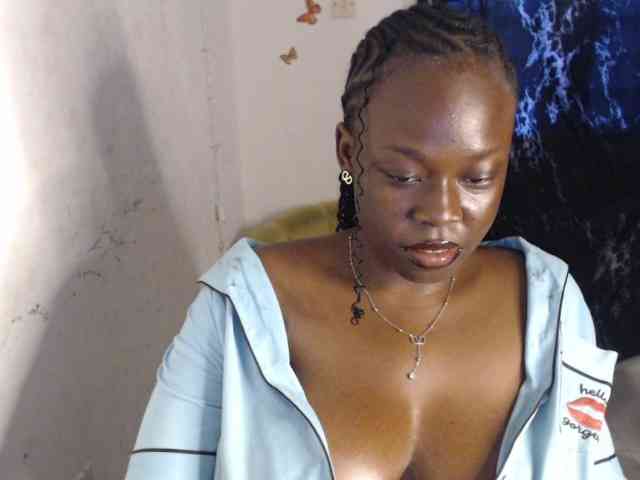 Eboni-hotboobs webcam