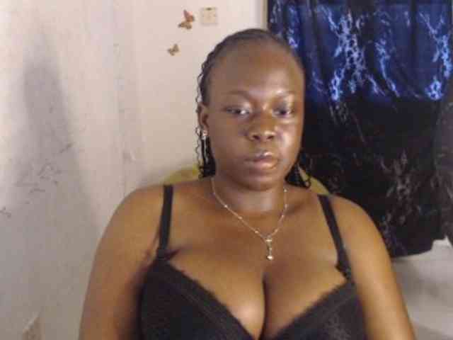 Eboni-hotboobs webcam
