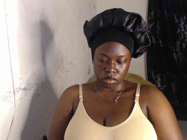 Eboni-hotboobs webcam