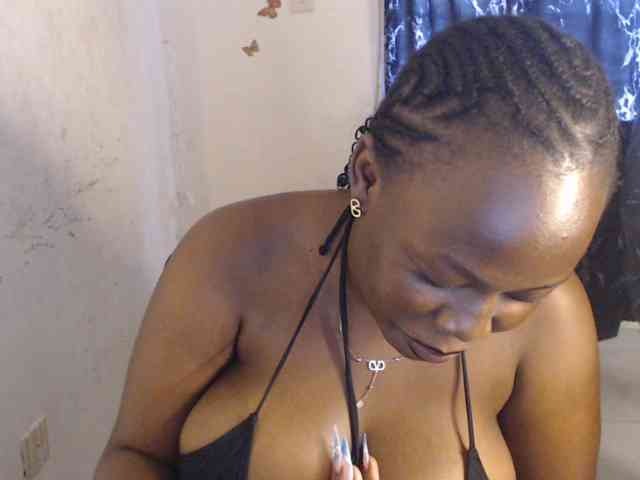 Eboni-hotboobs webcam