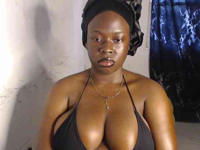 Eboni-hotboobs