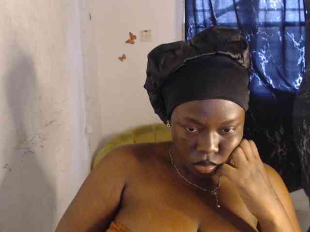 Eboni-hotboobs webcam