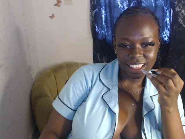 Eboni-hotboobs webcam