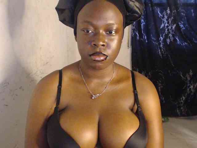 Eboni-hotboobs