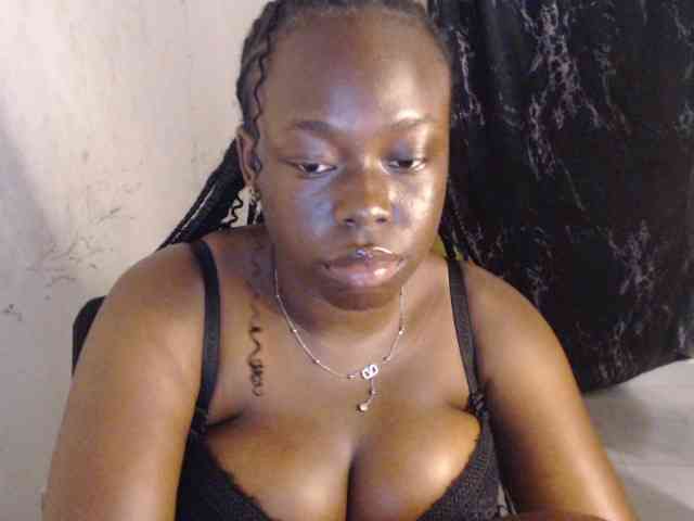 Eboni-hotboobs webcam