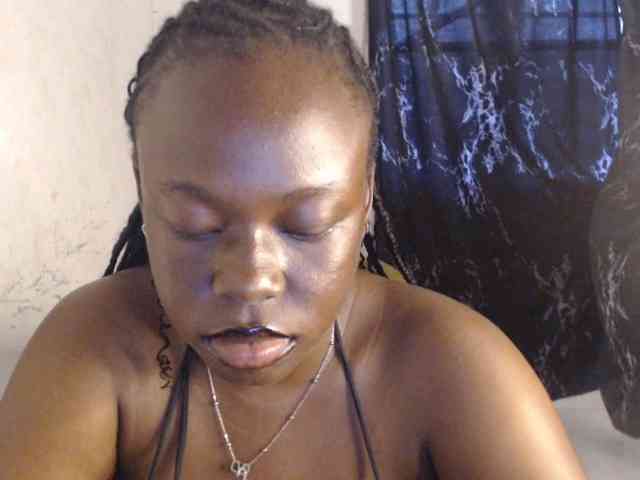 Eboni-hotboobs webcam