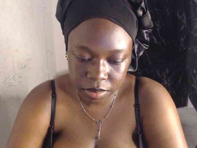 Eboni-hotboobs webcam
