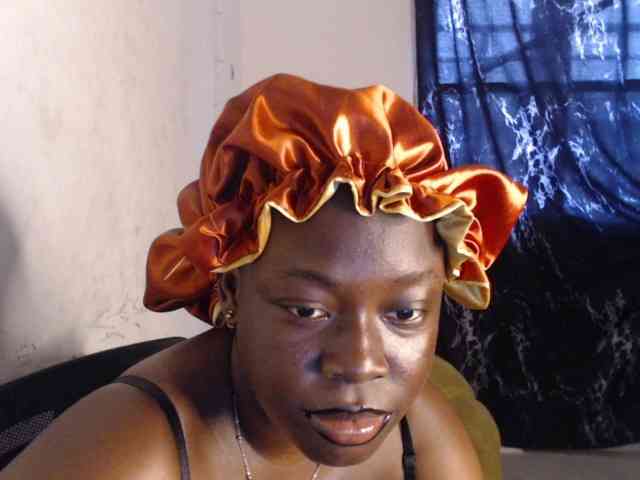 Eboni-hotboobs — live female cam on BongaCams